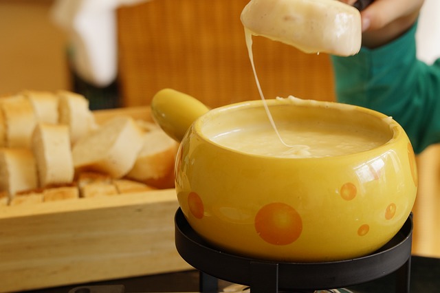 Fonduta: la ricetta classica del piatto a base di formaggio fuso -  Artigiano in fiera