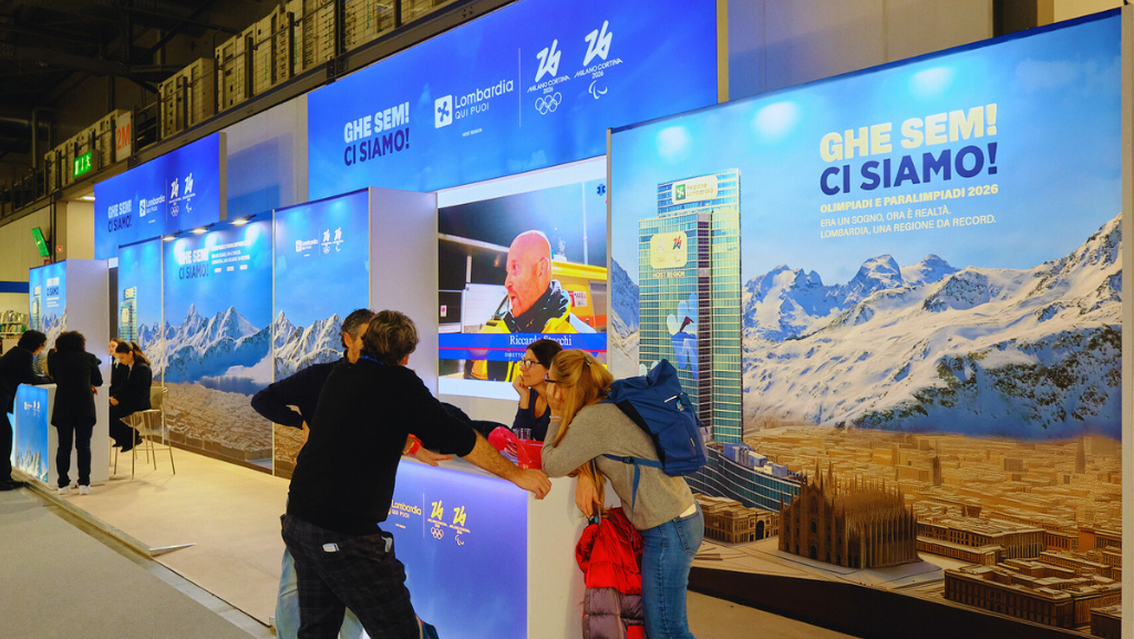 Lo stand istituzionale di Regione Lombardia alla trentesima edizione di Artigiano in Fiera 2025, aperto tutti i giorni dal 6 al 14 dicembre, dalle 10:00 alle 22:30